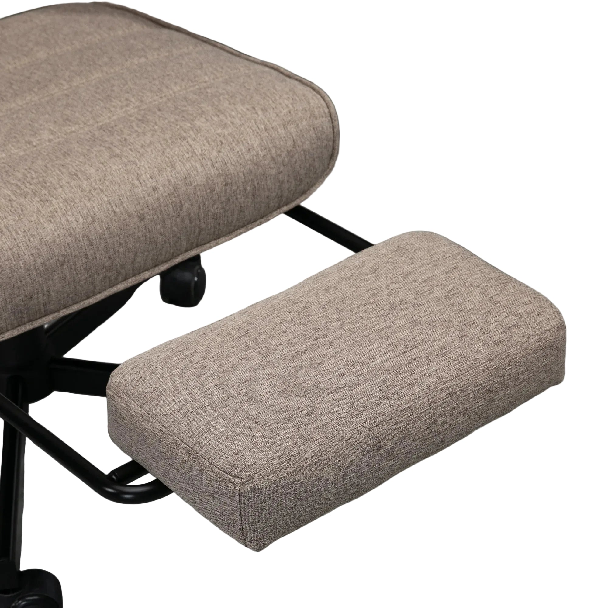 Silla de oficina giratoria con altura ajustable, reposapiés retráctil y respaldo reclinable 135° – 68×67×109-119 cm color marrón